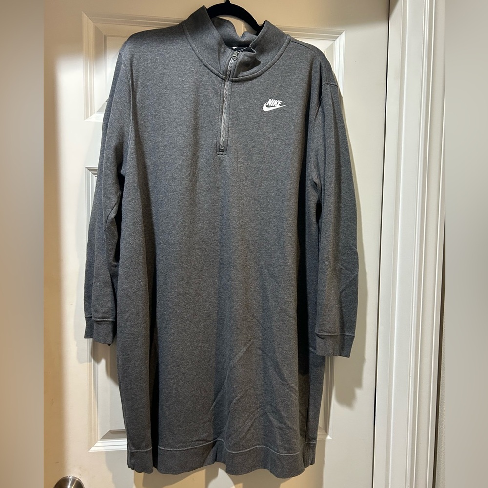 Nike Black and White Logo Tag